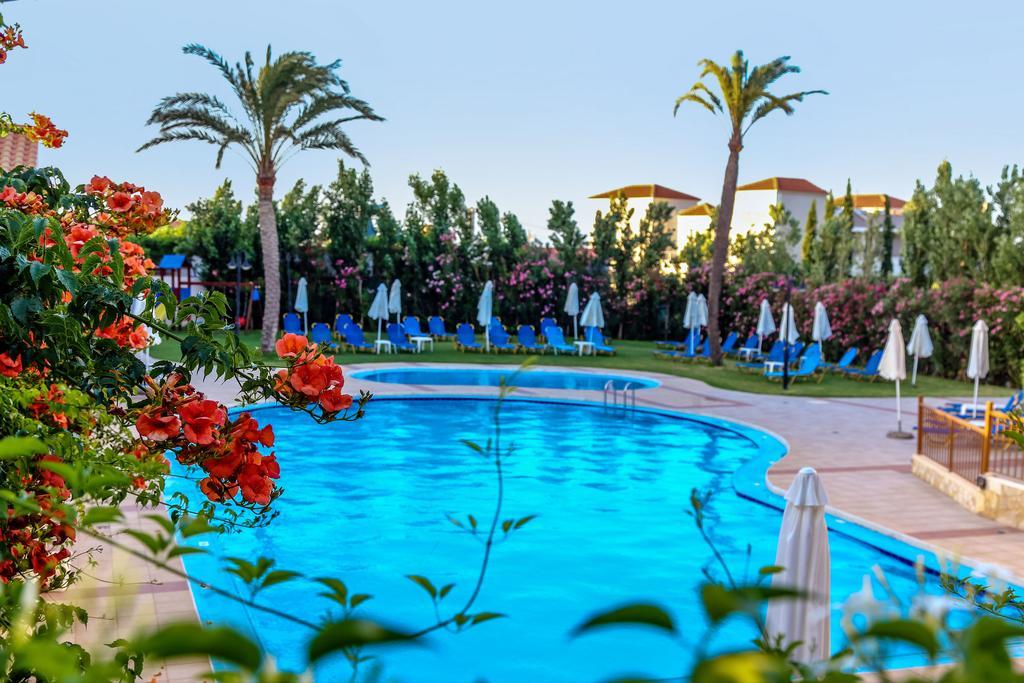 Adelais Hotel Tavronitis Екстериор снимка