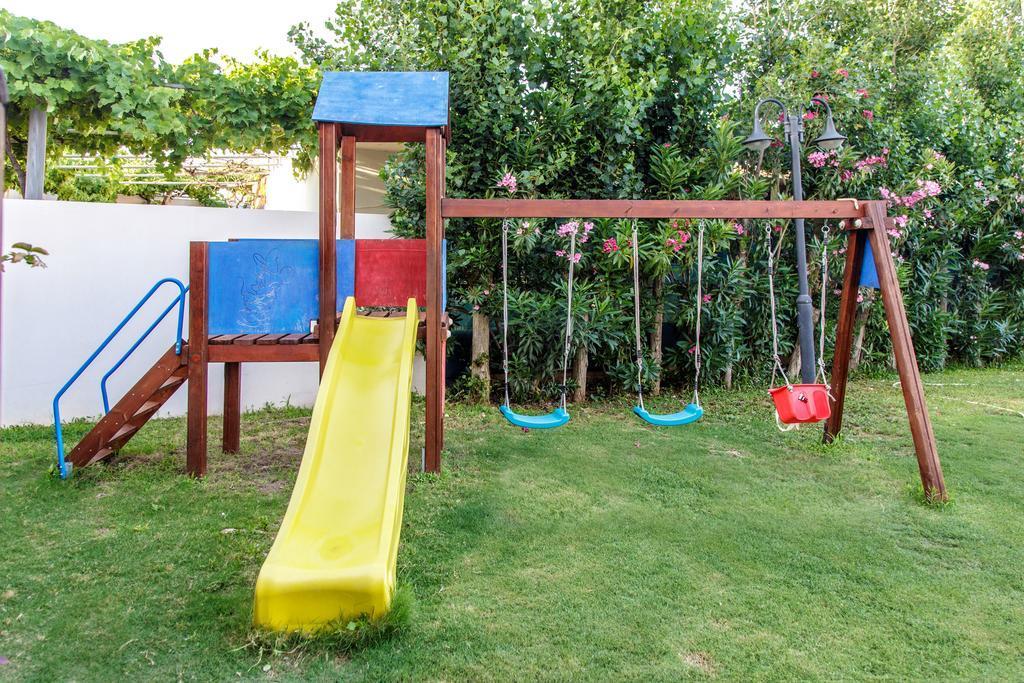 Adelais Hotel Tavronitis Екстериор снимка