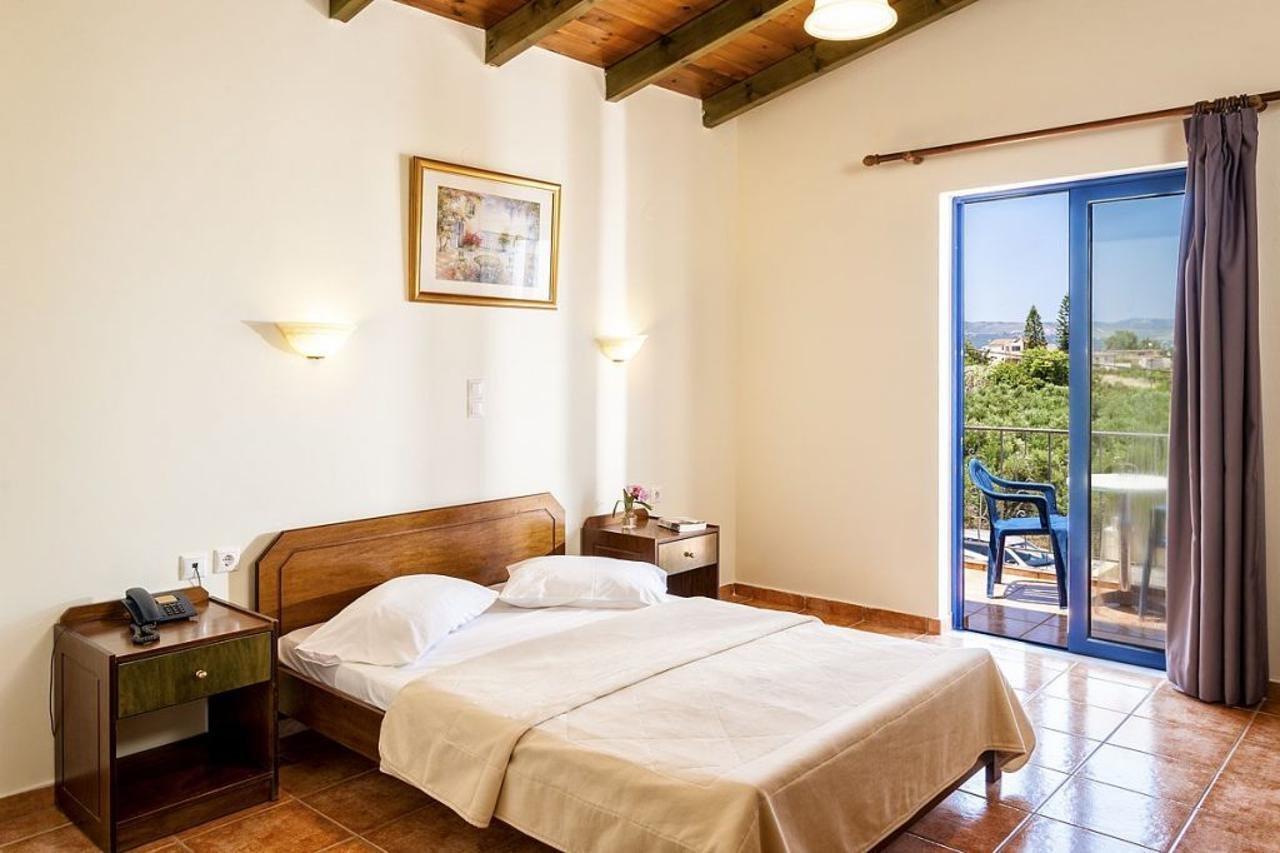 Adelais Hotel Tavronitis Екстериор снимка