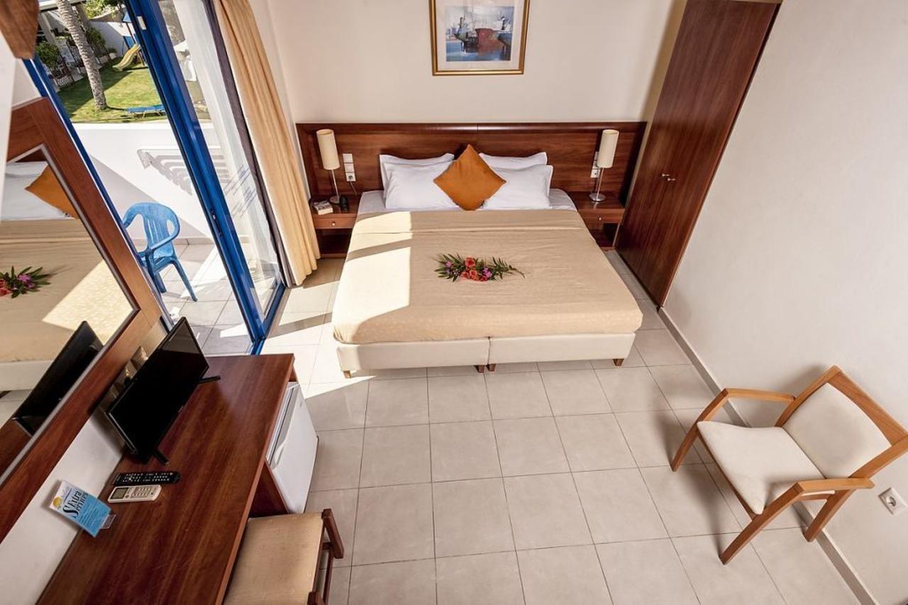 Adelais Hotel Tavronitis Екстериор снимка