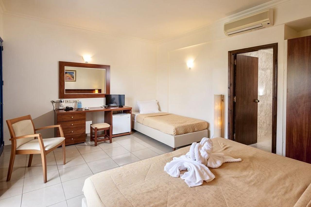 Adelais Hotel Tavronitis Екстериор снимка