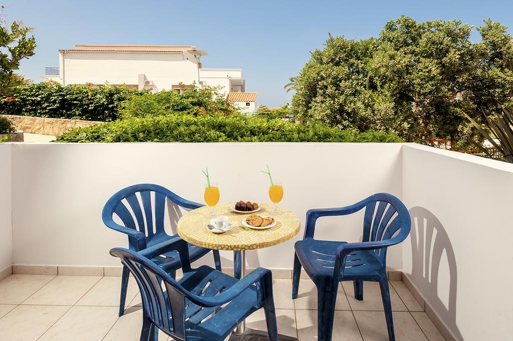 Adelais Hotel Tavronitis Екстериор снимка