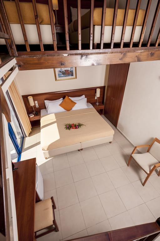 Adelais Hotel Tavronitis Екстериор снимка