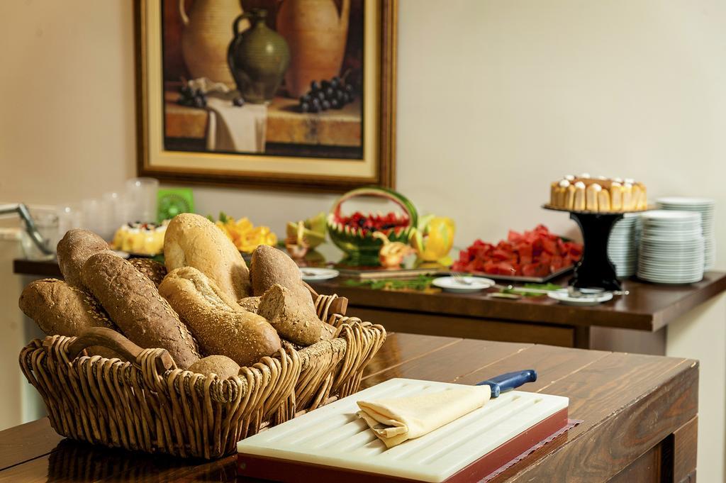 Adelais Hotel Tavronitis Екстериор снимка