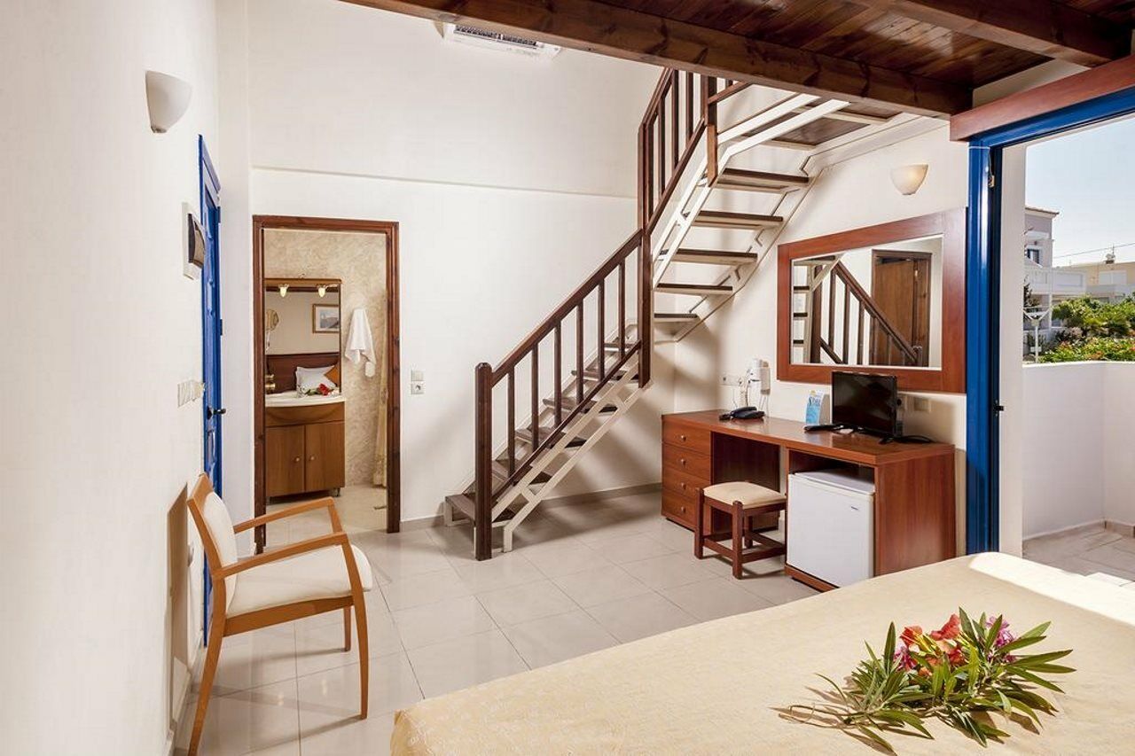 Adelais Hotel Tavronitis Екстериор снимка
