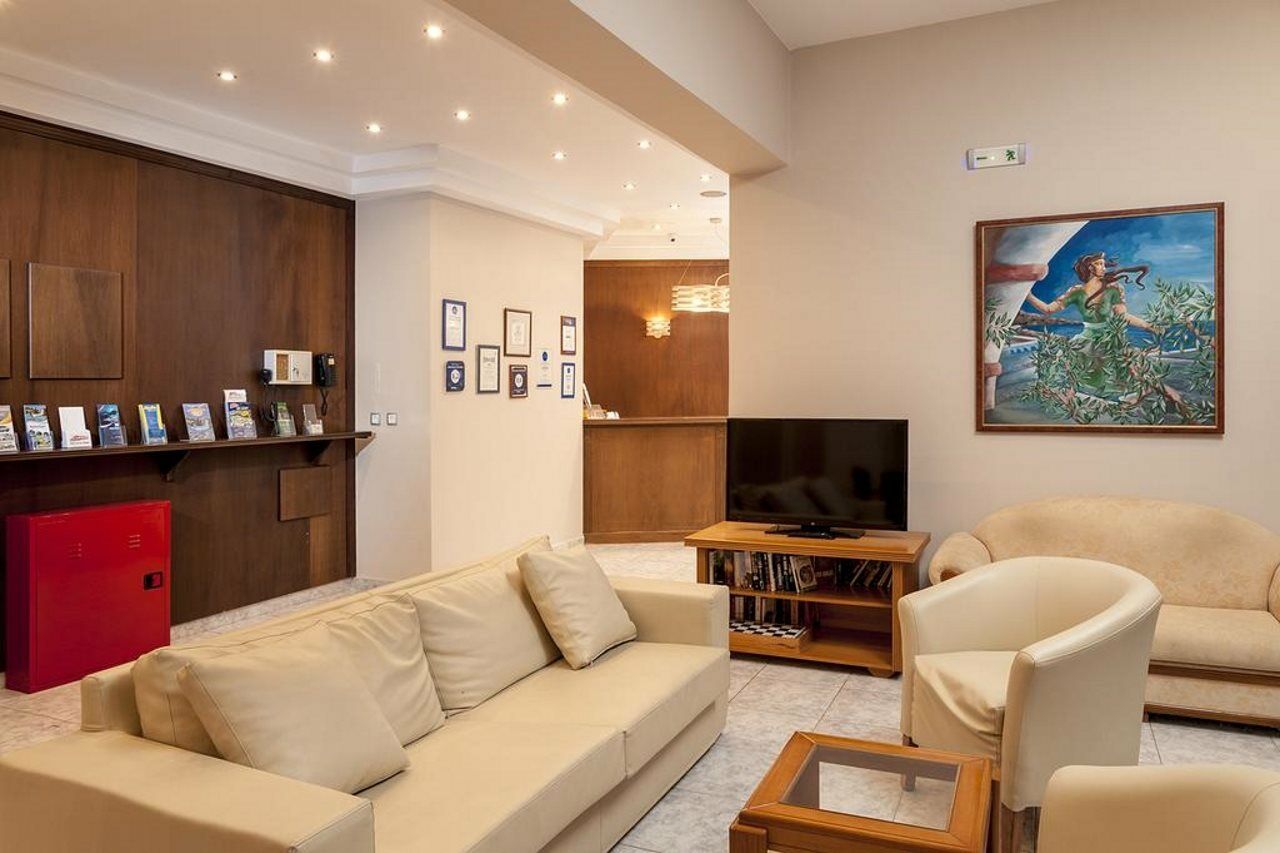 Adelais Hotel Tavronitis Екстериор снимка